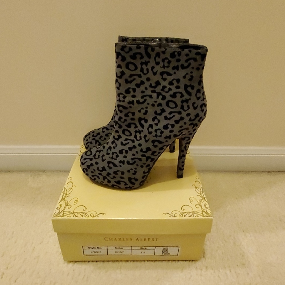 Gray leopard print platform booties - Picture 3 of 8